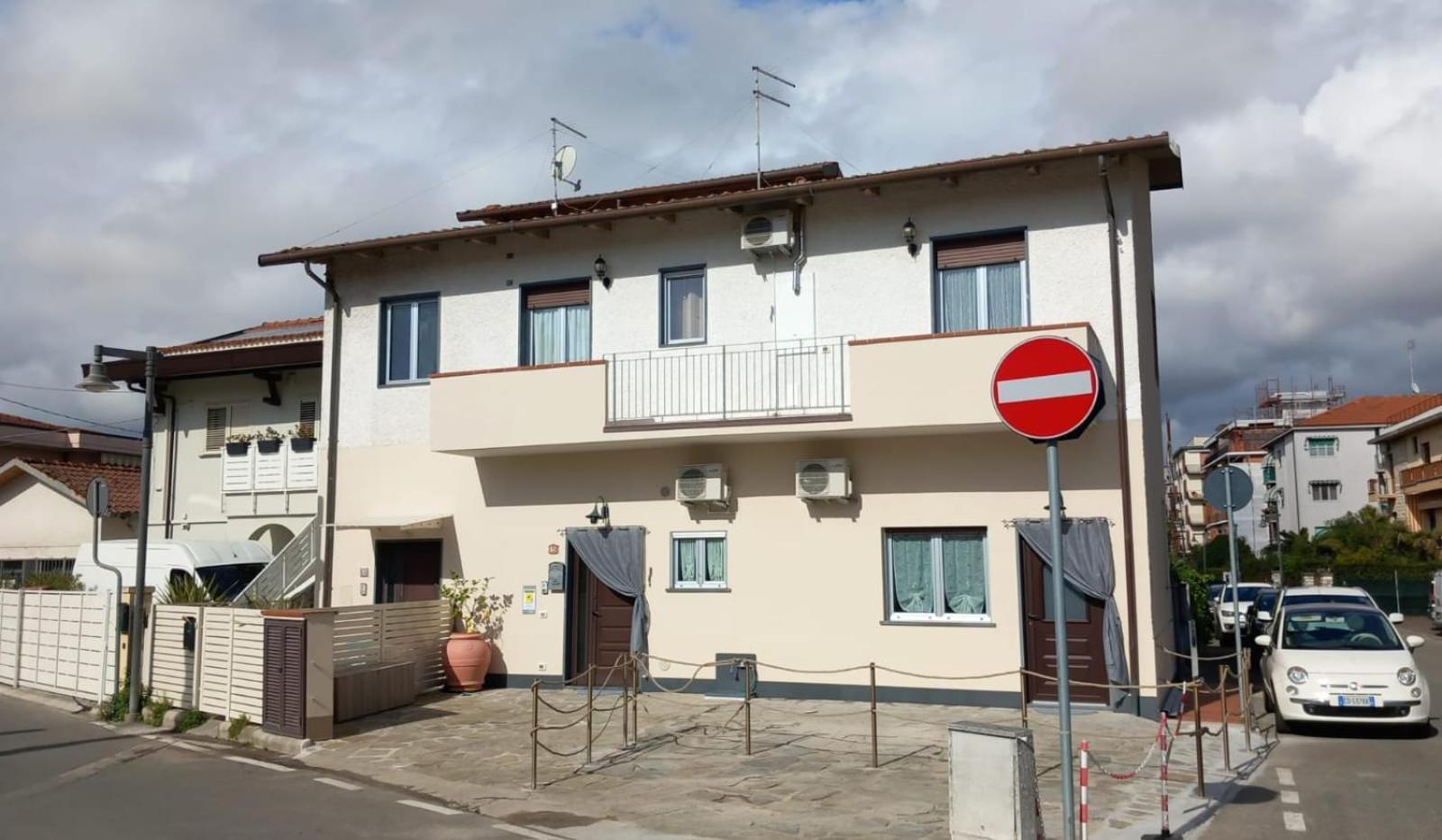 Apartamento Casa Luce Marina di Massa Exterior foto