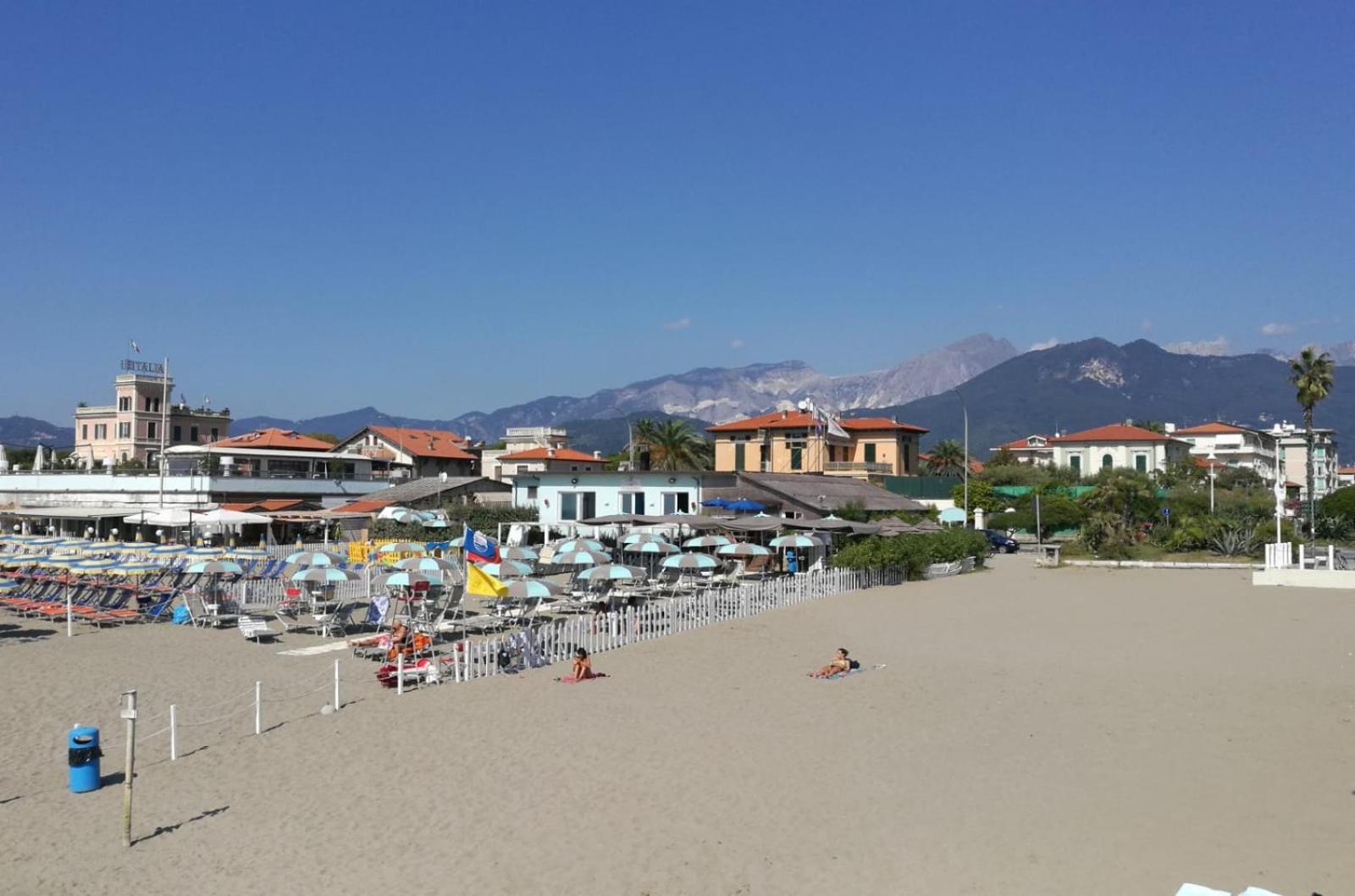 Apartamento Casa Luce Marina di Massa Exterior foto